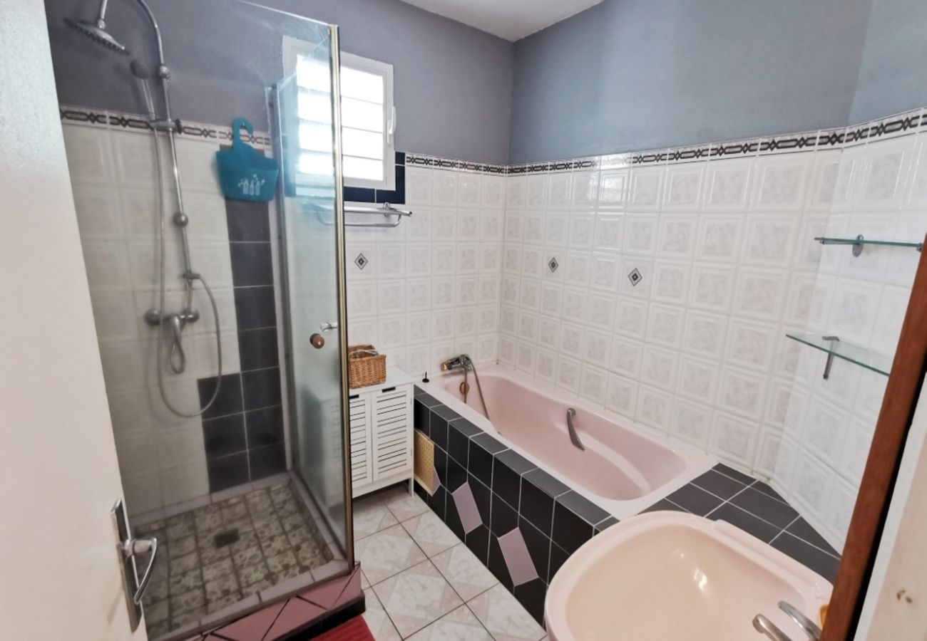 Villa à Saint-François - Villa à St François en Guadeloupe - Ref : G111C