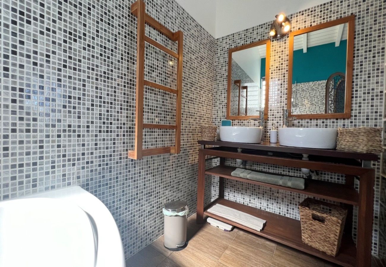 Villa à Le Gosier - Villa au Gosier en Guadeloupe - Ref : G110