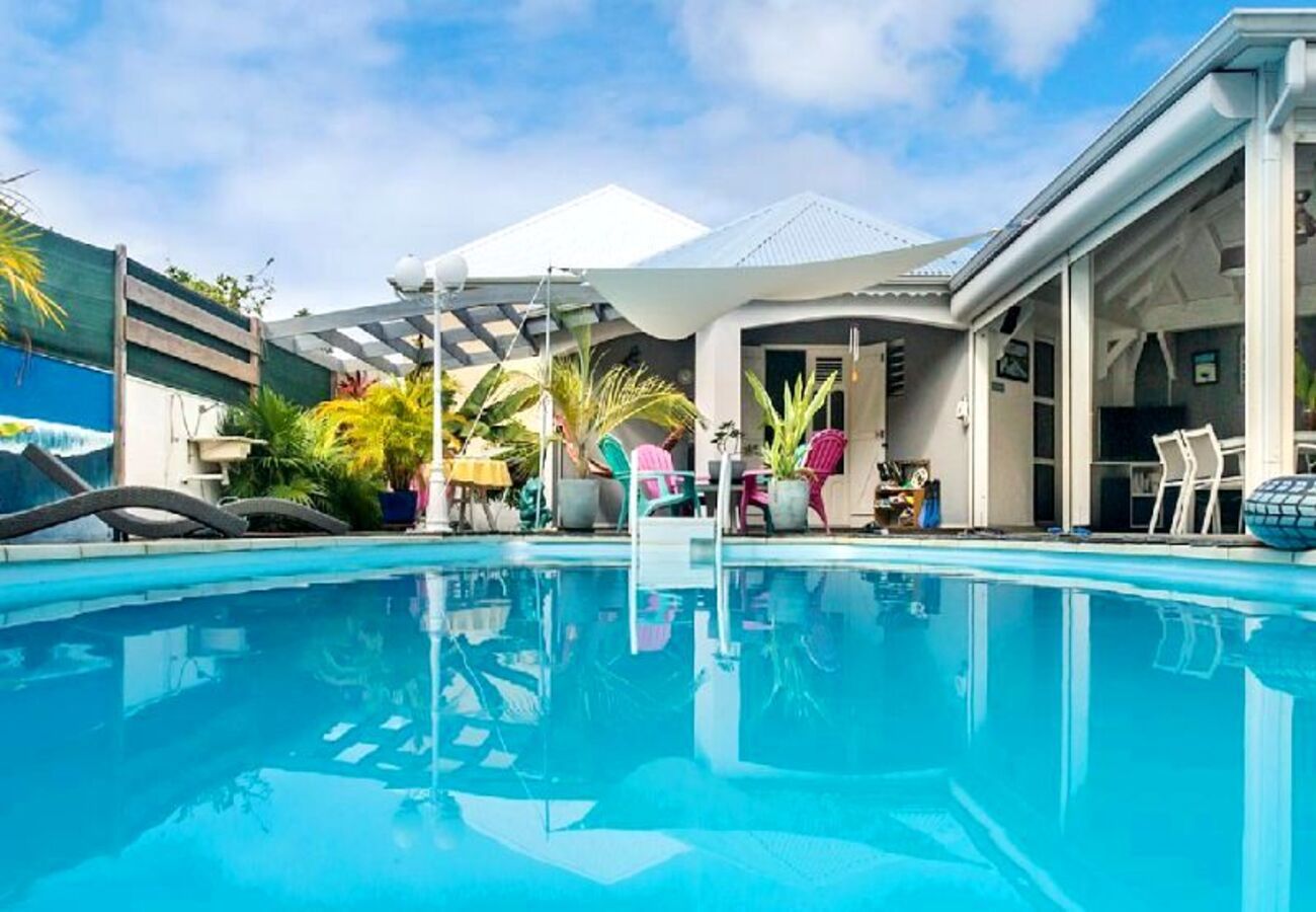 Villa à Sainte-Anne - Villa à Ste Anne en Guadeloupe - Ref : G113