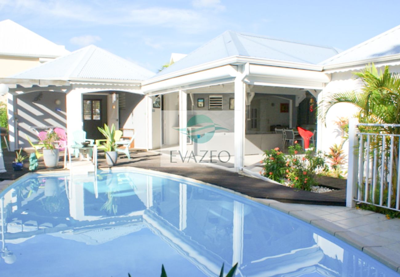 Villa à Sainte-Anne - Villa à Ste Anne en Guadeloupe - Ref : G113