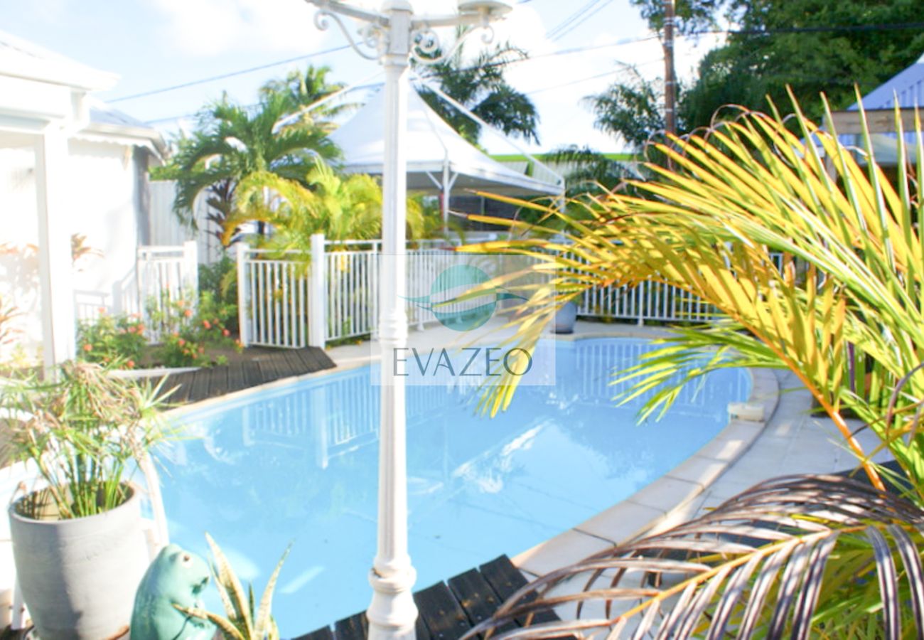 Villa à Sainte-Anne - Villa à Ste Anne en Guadeloupe - Ref : G113