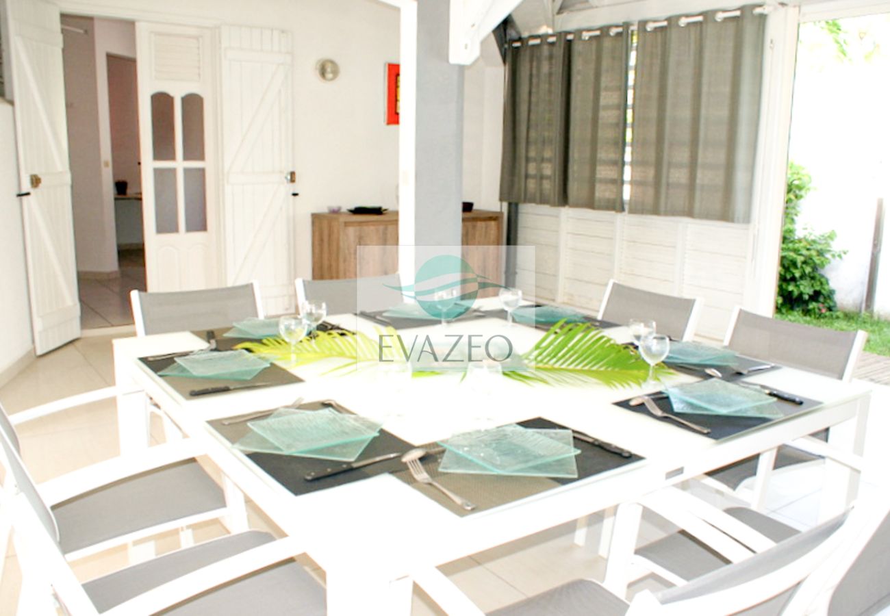 Villa à Sainte-Anne - Villa à Ste Anne en Guadeloupe - Ref : G113