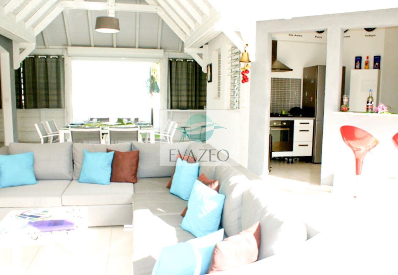 Villa à Sainte-Anne - Villa à Ste Anne en Guadeloupe - Ref : G113