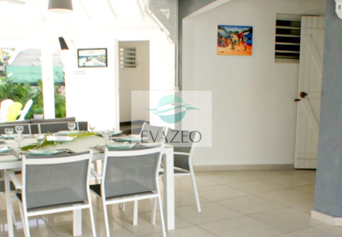 Villa à Sainte-Anne - Villa à Ste Anne en Guadeloupe - Ref : G113