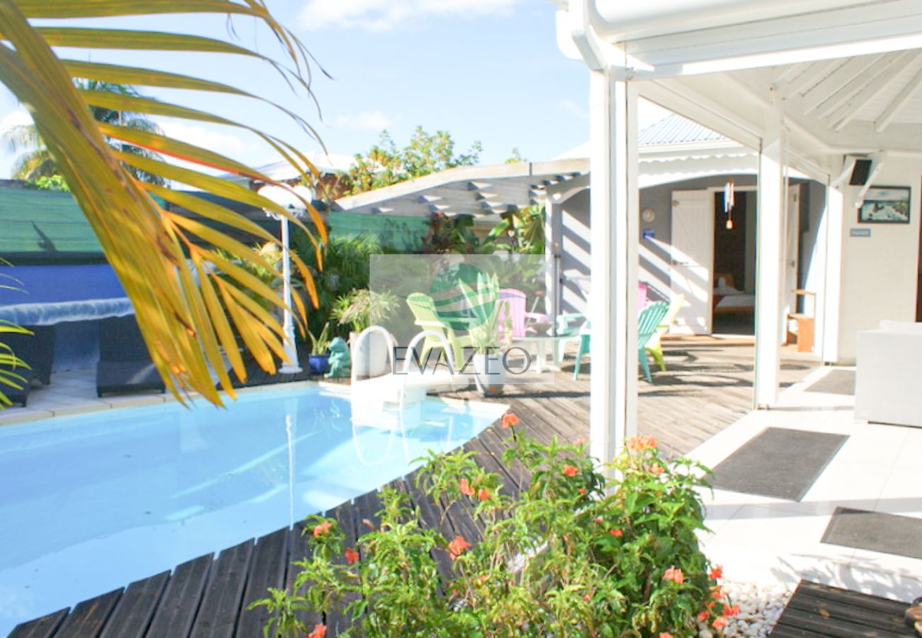 Villa à Sainte-Anne - Villa à Ste Anne en Guadeloupe - Ref : G113