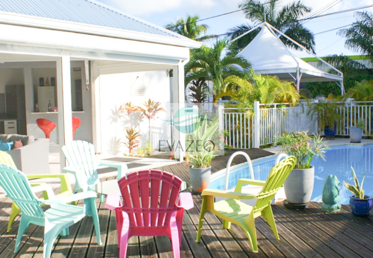 Villa à Sainte-Anne - Villa à Ste Anne en Guadeloupe - Ref : G113
