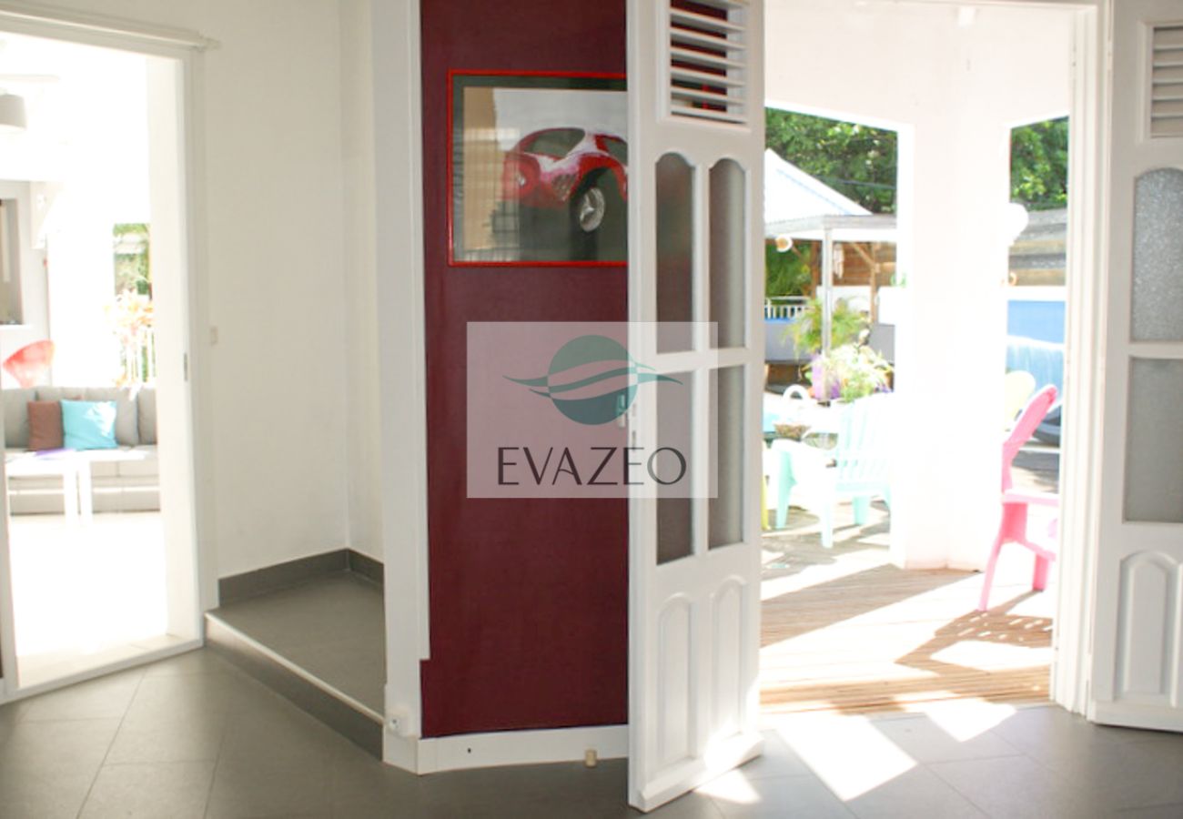 Villa à Sainte-Anne - Villa à Ste Anne en Guadeloupe - Ref : G113