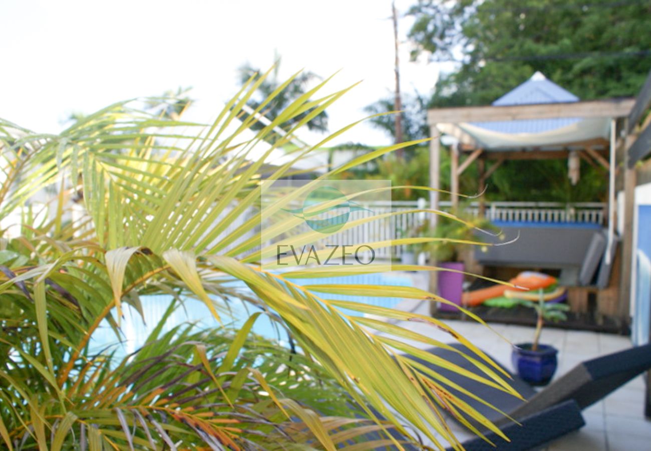 Villa à Sainte-Anne - Villa à Ste Anne en Guadeloupe - Ref : G113
