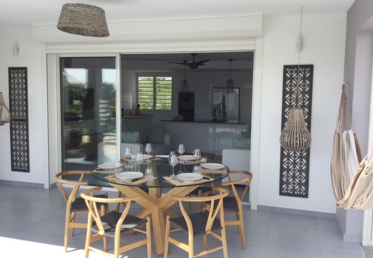 Villa à Sainte-Anne - Villa à Ste Anne en Guadeloupe - Ref : G135E