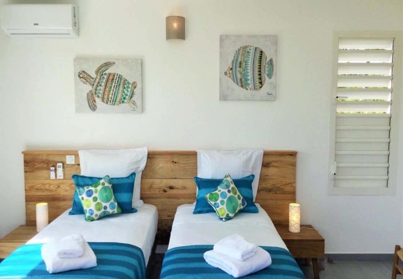Villa à Sainte-Anne - Villa à Ste Anne en Guadeloupe - Ref : G135E