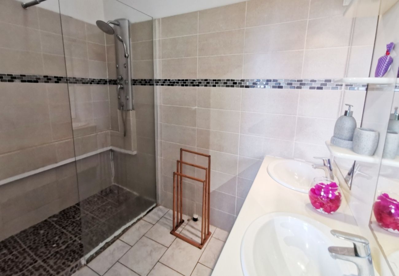 Villa à Saint-François - Villa à Saint François G109 4 ch piscine 11 pers