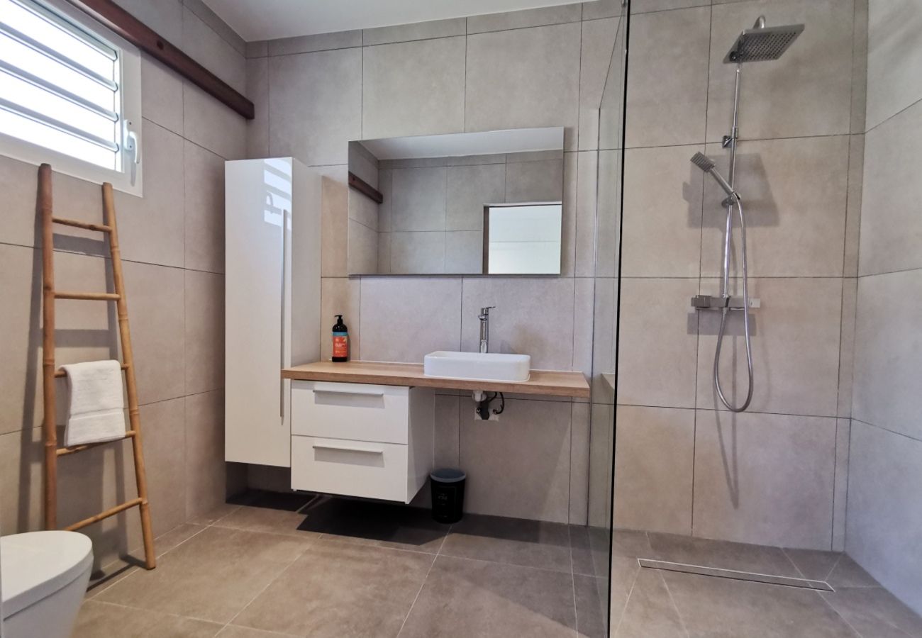 Villa à Sainte-Anne - Villa à Ste Anne en Guadeloupe - Ref : G167A