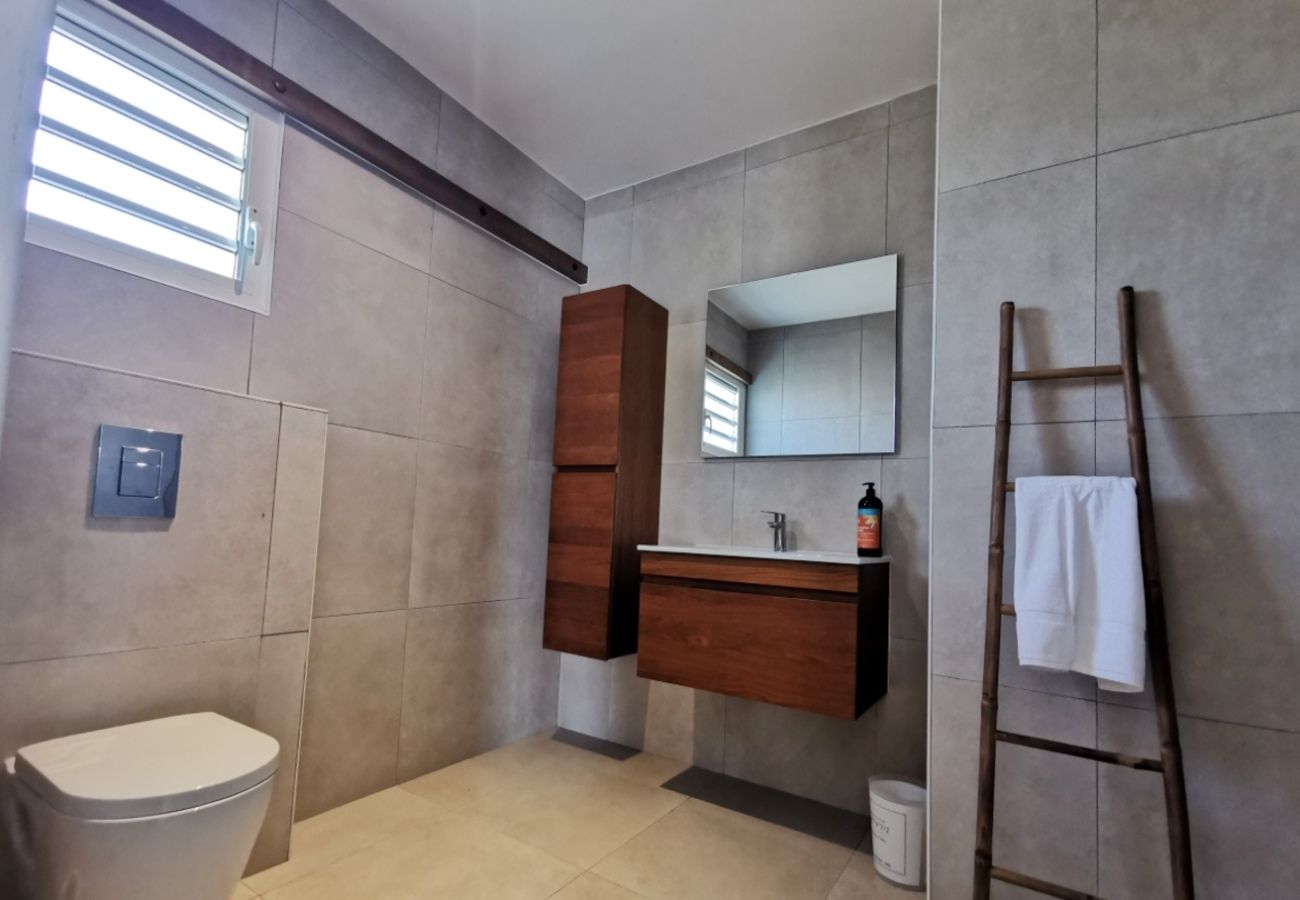 Villa à Sainte-Anne - Villa à Ste Anne en Guadeloupe - Ref : G167A