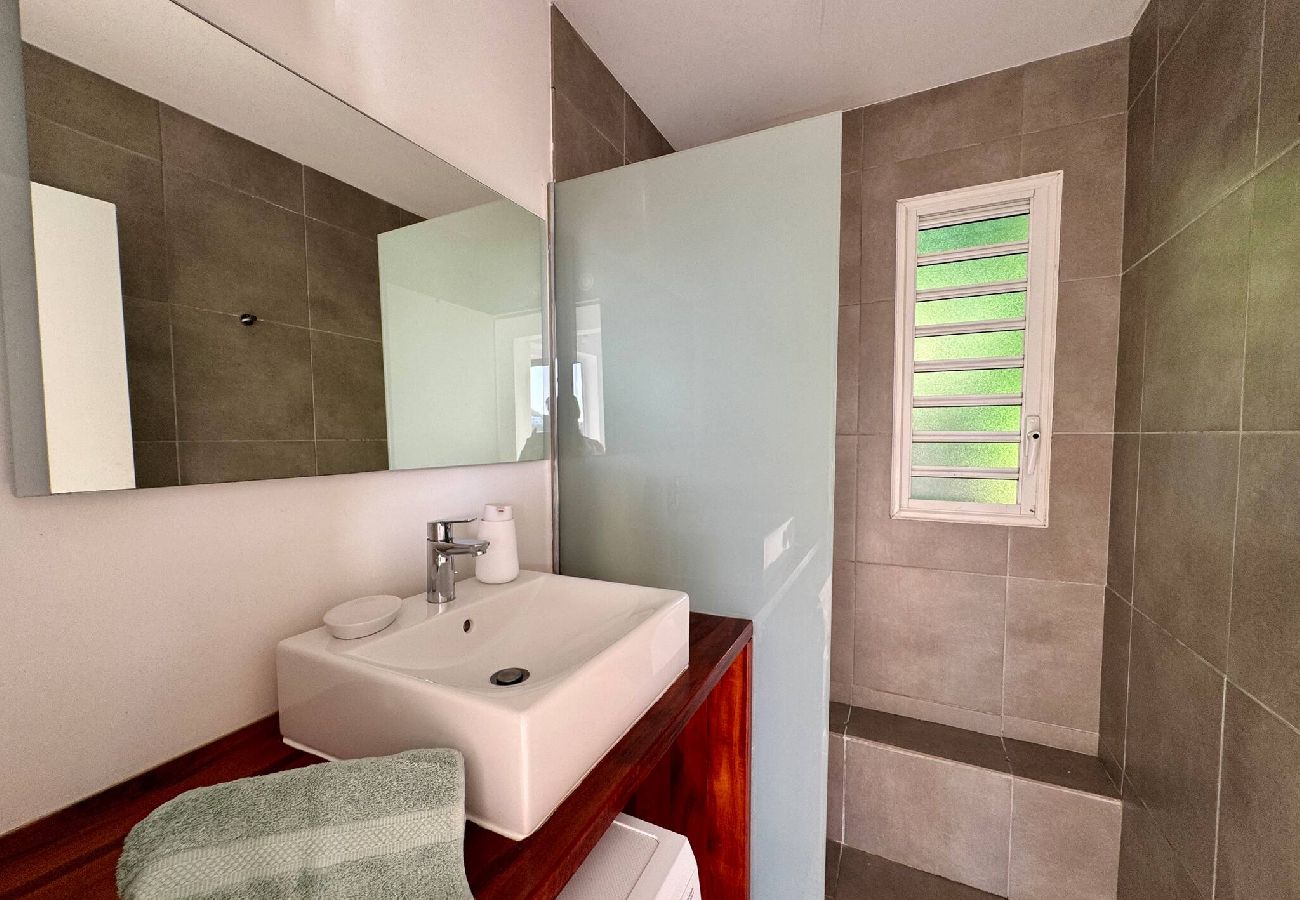 Appartement à Les Trois-Ilets - Apt PITAYA terrasse, vue mer, piscine privée, 2 ch