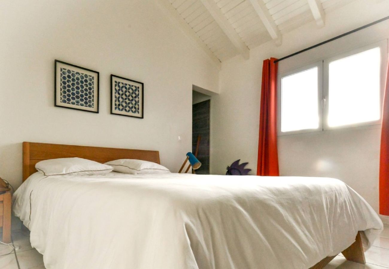 Maison à Saint-François - Villa St François 3 ch piscine 150m plage (g076a)
