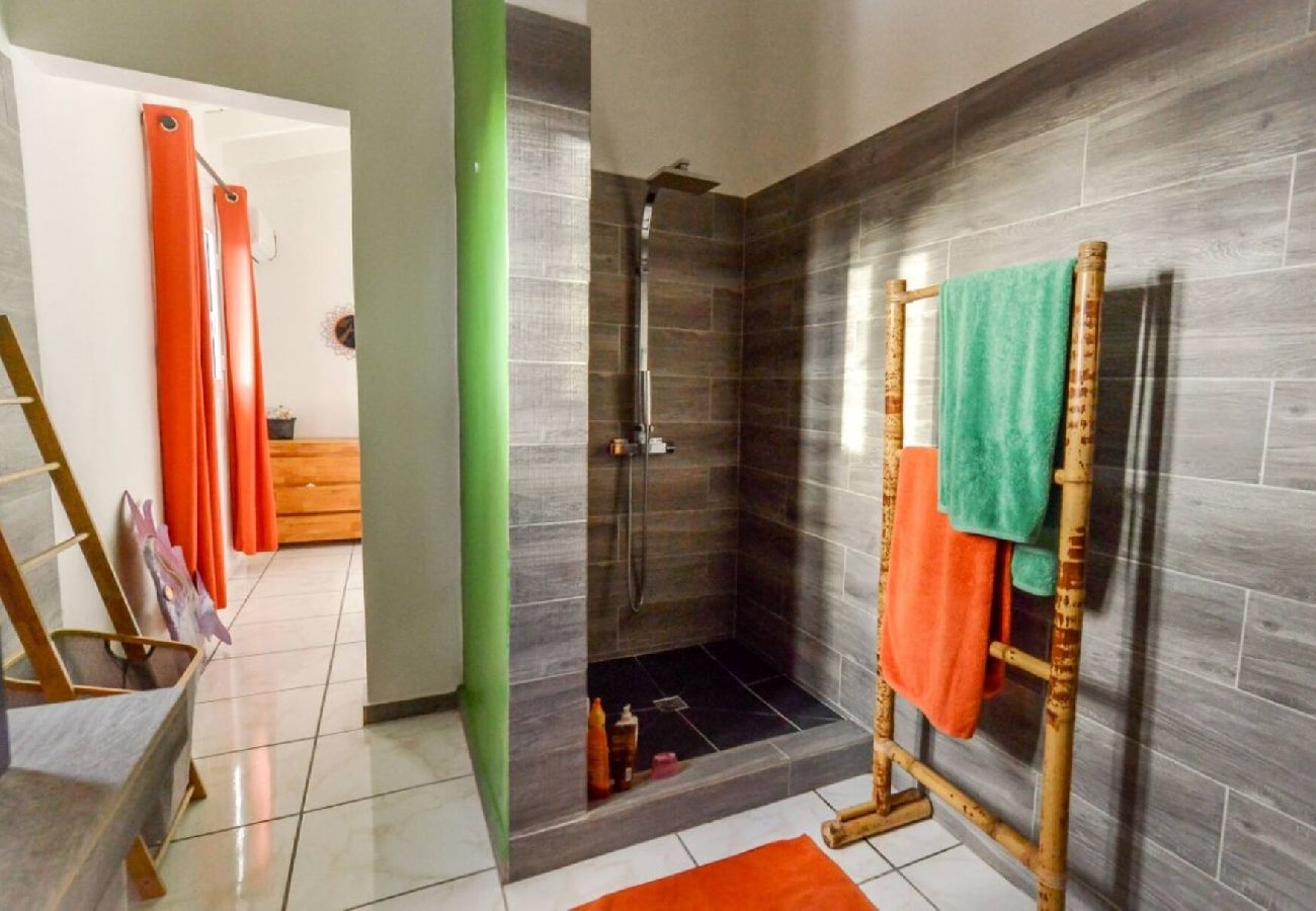 Maison à Saint-François - Villa St François 3 ch piscine 150m plage (g076a)