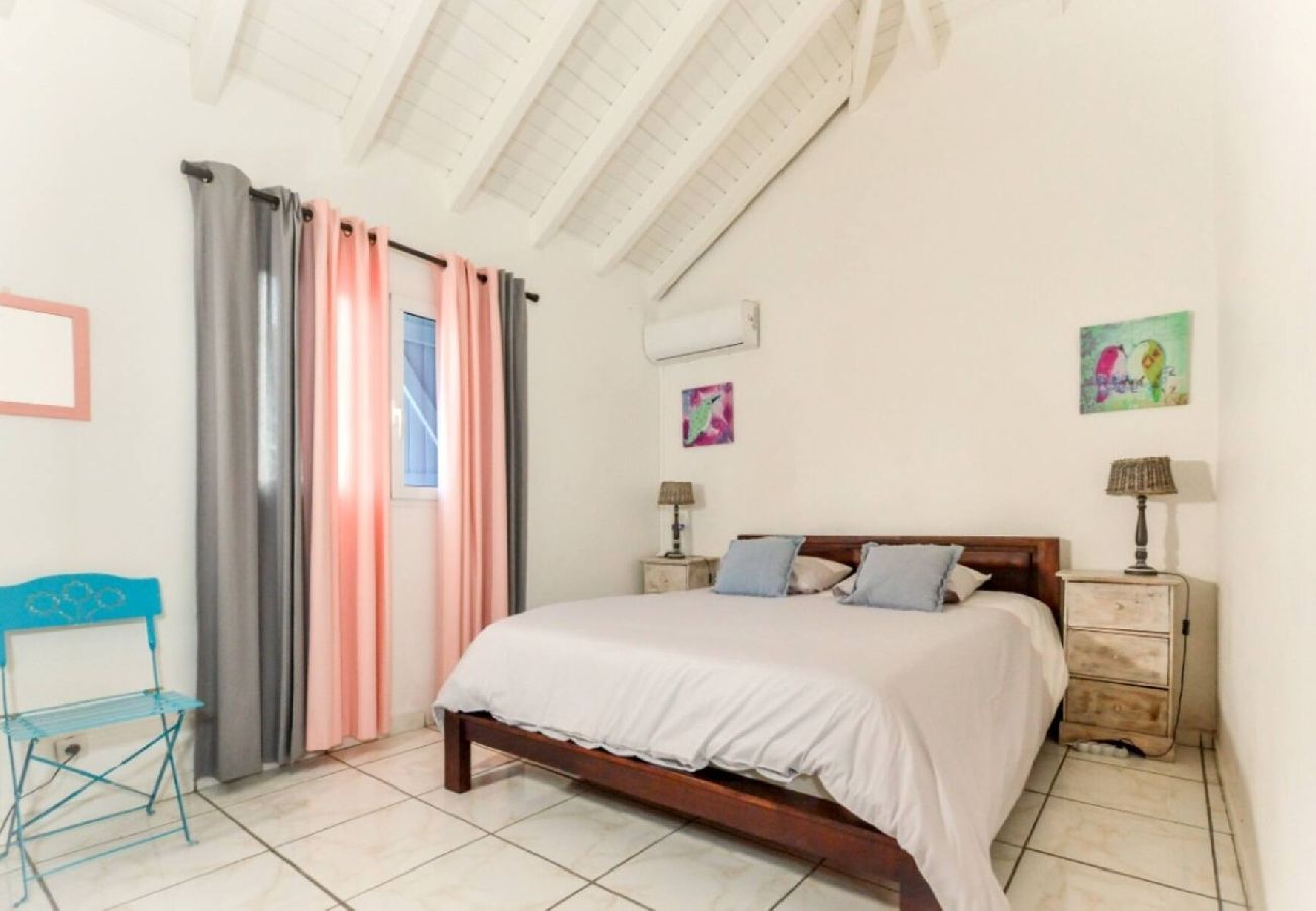 Maison à Saint-François - Villa St François 3 ch piscine 150m plage (g076a)