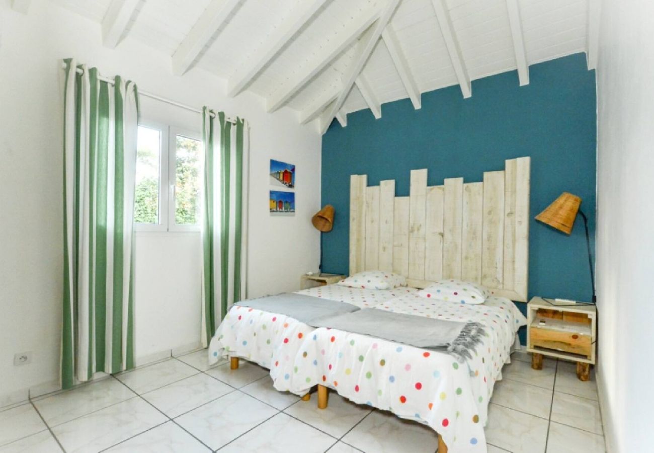 Maison à Saint-François - Villa St François 3 ch piscine 150m plage (g076a)