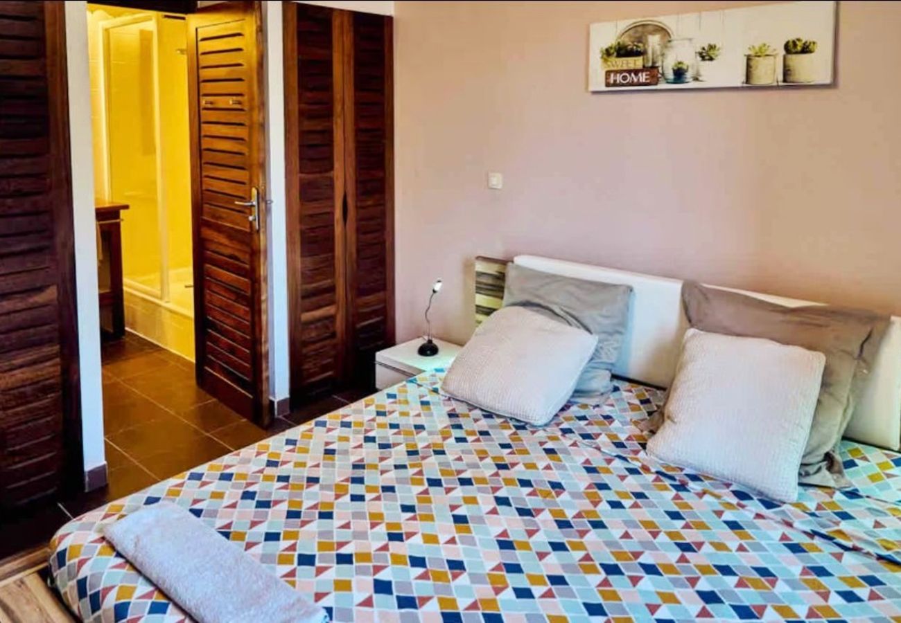 Appartement à Sainte-Anne - Appartement à Ste Anne Guadeloupe - Ref : HG096