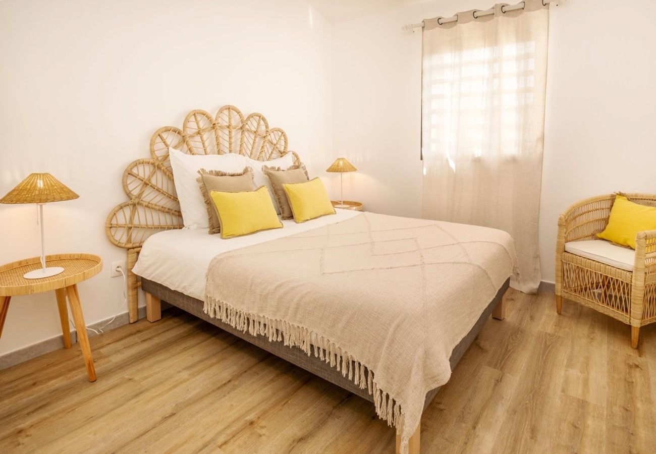 Appartement à Le Gosier - Appart T3 Duplex Gosier Guadeloupe - Ref : HG150