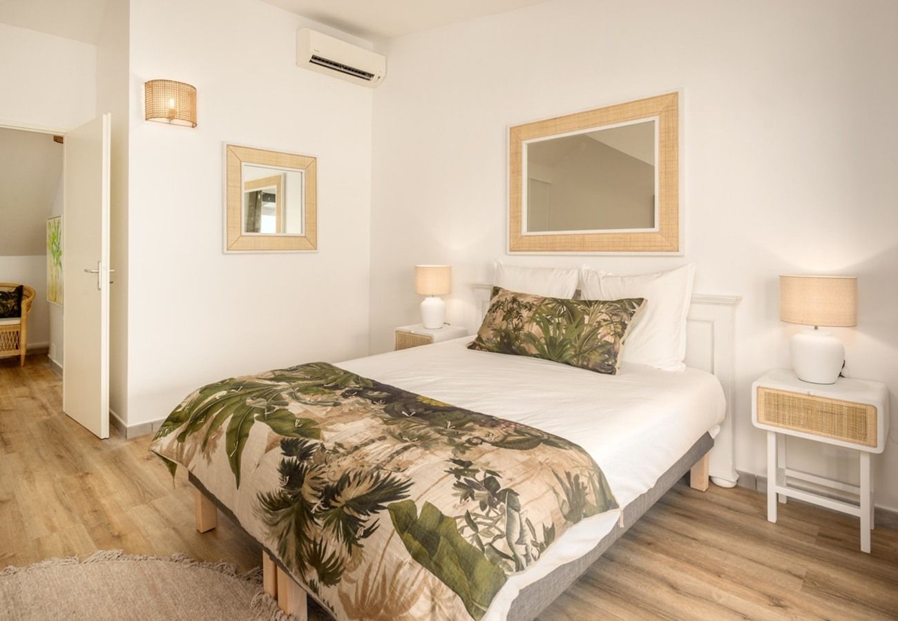 Appartement à Le Gosier - Appart T3 Duplex Gosier Guadeloupe - Ref : HG150