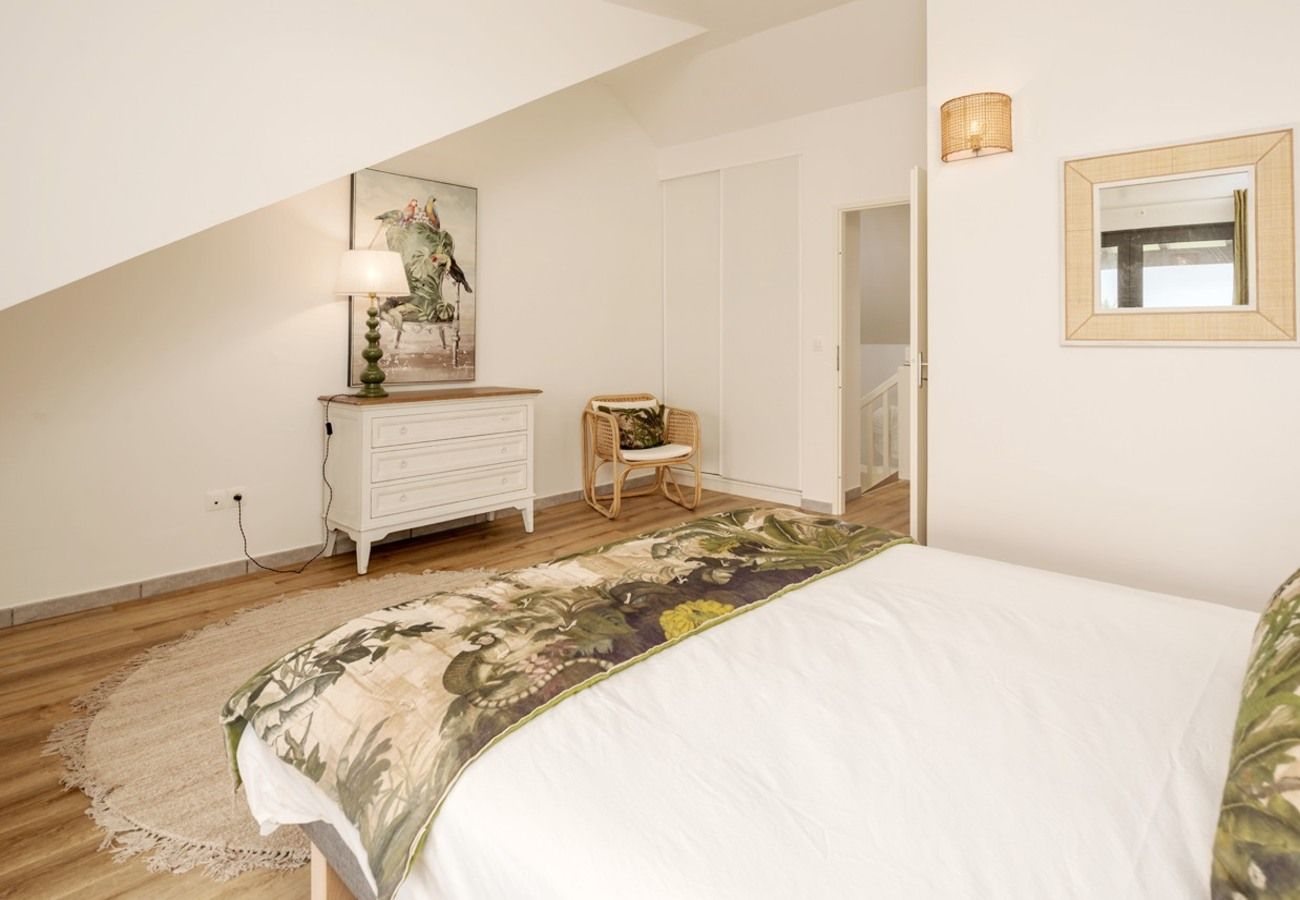 Appartement à Le Gosier - Appart T3 Duplex Gosier Guadeloupe - Ref : HG150