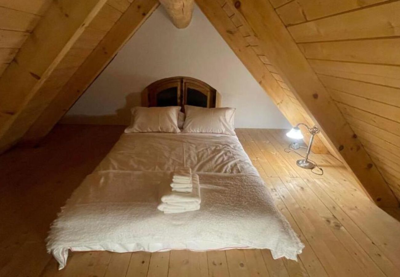 Maison à Laval - CAN017 : La Maison en Bois Rond