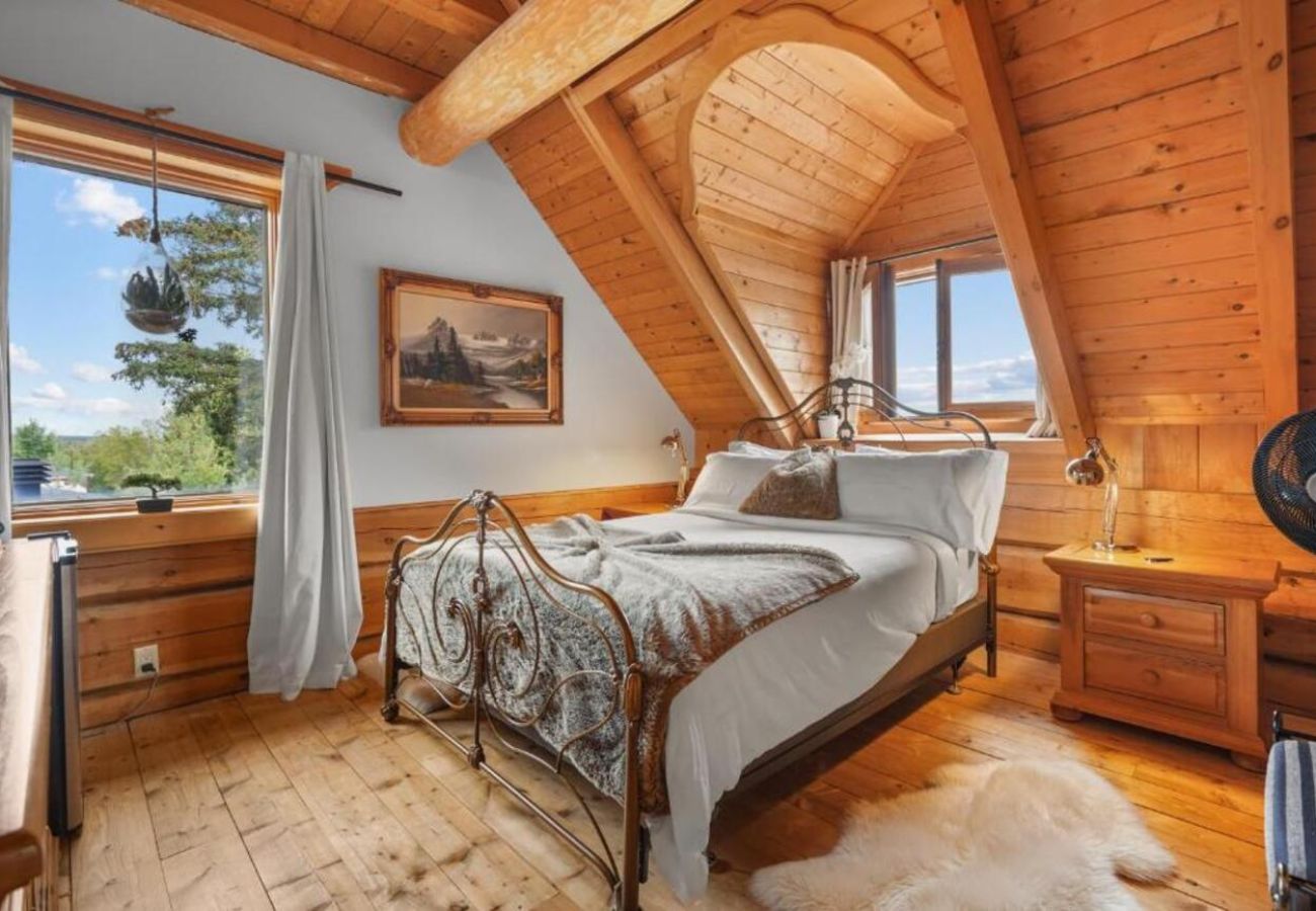 Maison à Laval - CAN017 : La Maison en Bois Rond