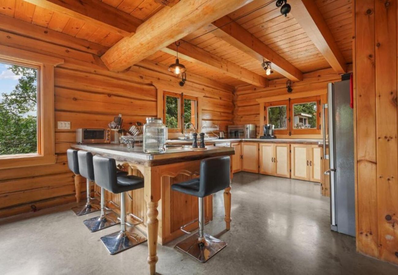 Maison à Laval - CAN017 : La Maison en Bois Rond