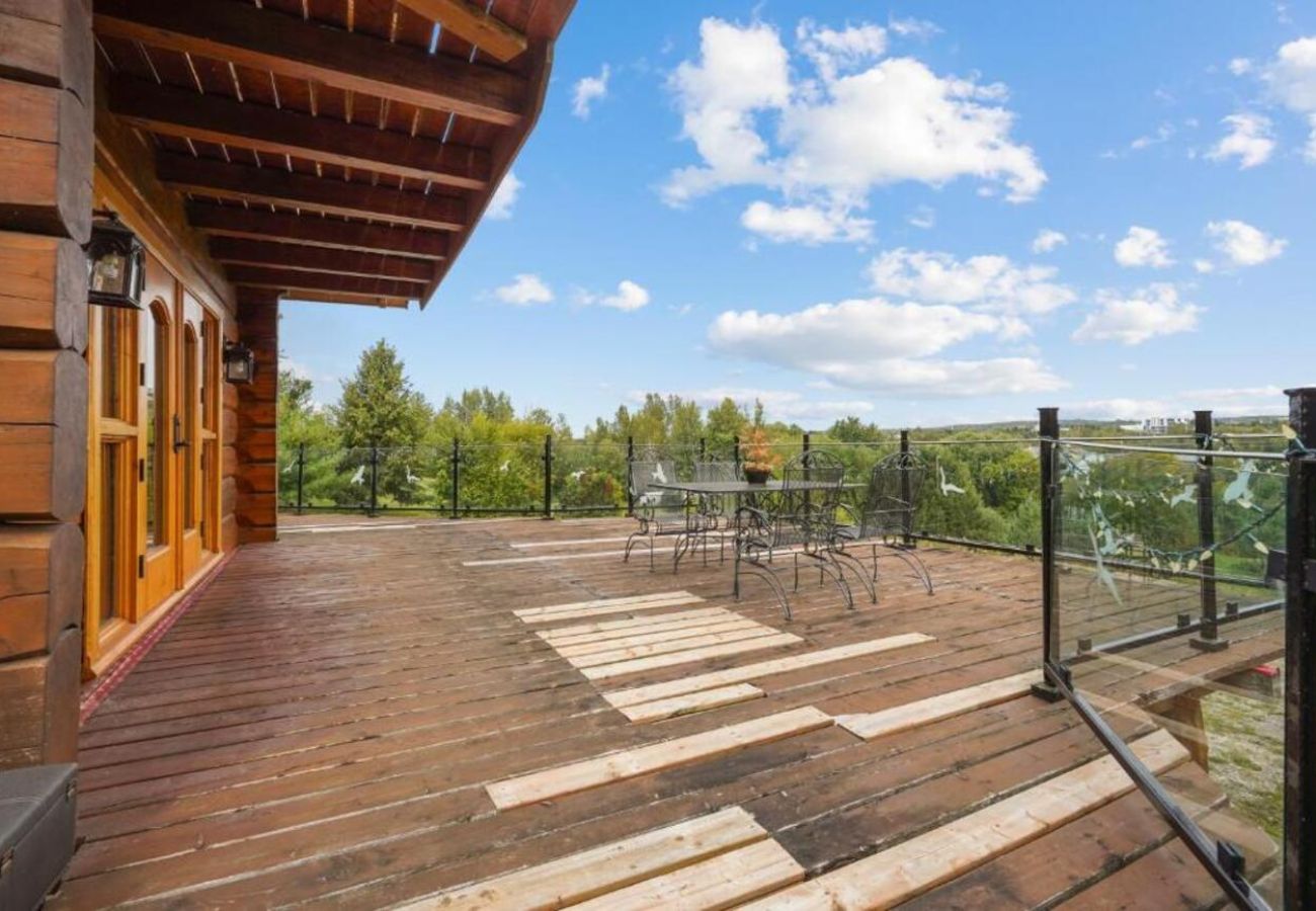 Maison à Laval - CAN017 : La Maison en Bois Rond