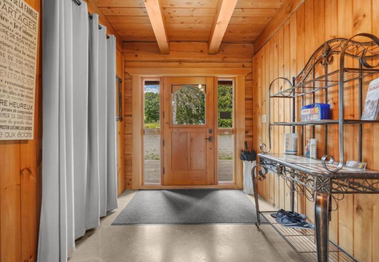 Maison à Laval - CAN017 : La Maison en Bois Rond