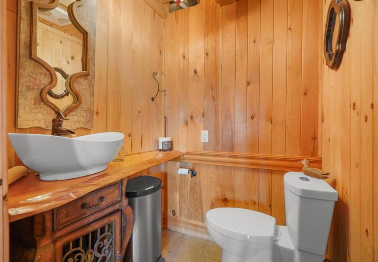 Maison à Laval - CAN017 : La Maison en Bois Rond