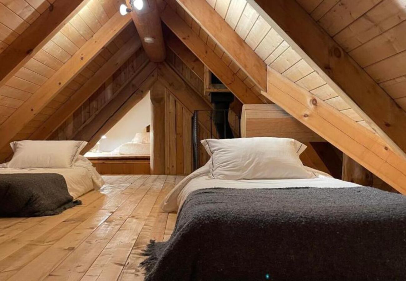 Maison à Laval - CAN017 : La Maison en Bois Rond