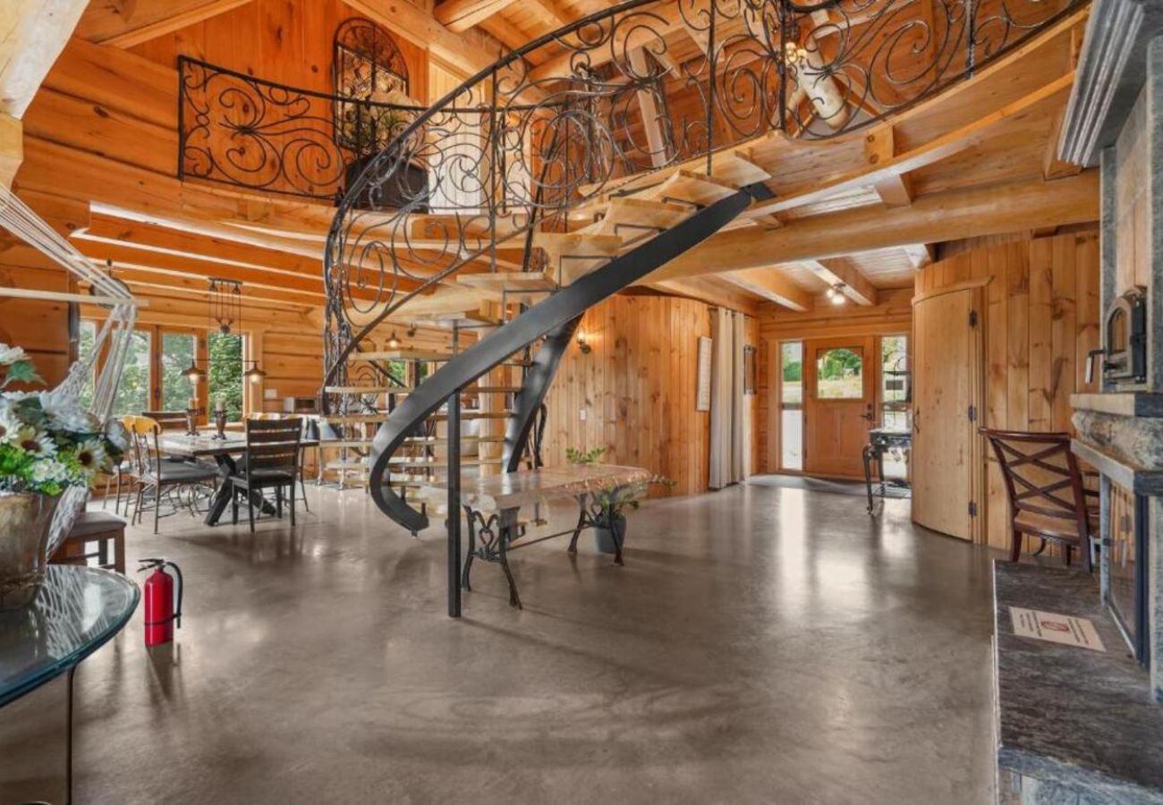 Maison à Laval - CAN017 : La Maison en Bois Rond