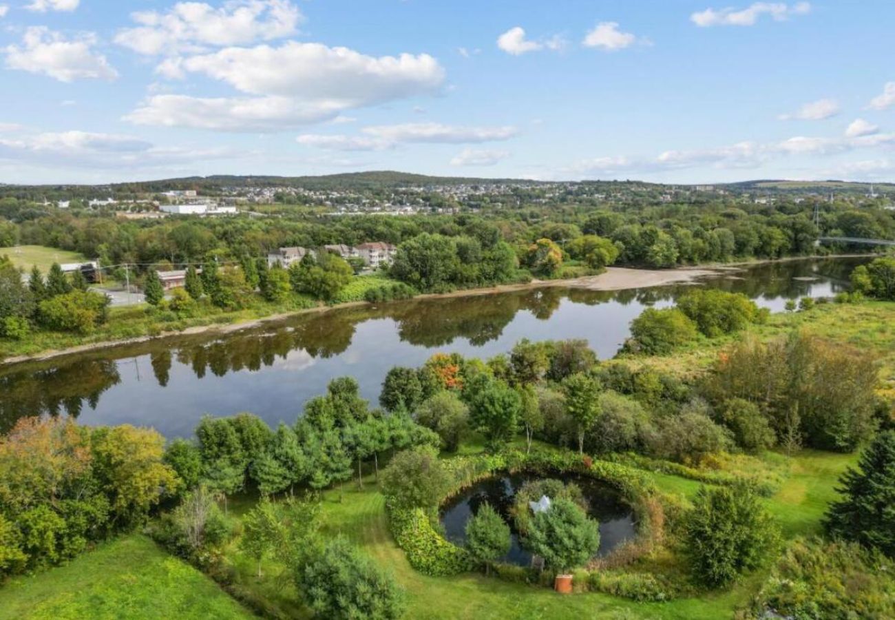 Maison à Laval - CAN017 : La Maison en Bois Rond