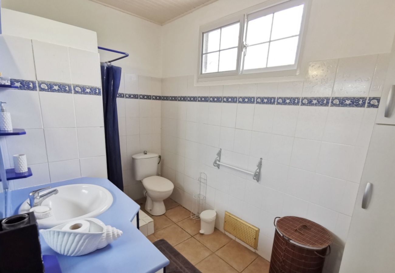 Villa à Sainte-Anne - Villa à Sainte Anne Ref M055b 3ch + 1 appt piscine