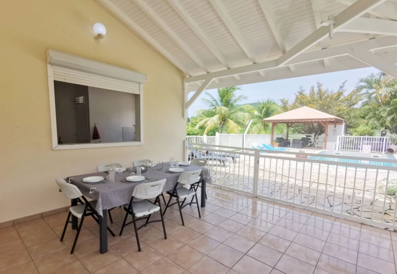Villa à Sainte-Anne - Villa à Sainte Anne Ref M055b 3ch + 1 appt piscine