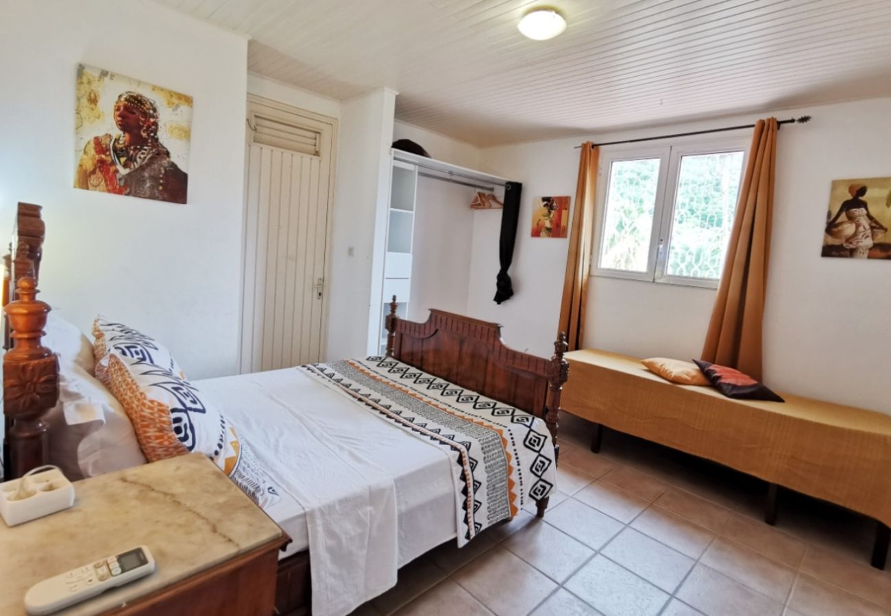 Villa à Sainte-Anne - Villa à Sainte Anne Ref M055b 3ch + 1 appt piscine