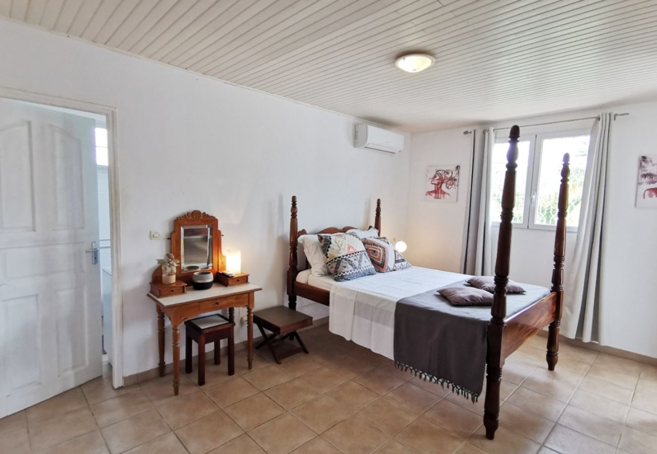 Villa à Sainte-Anne - Villa à Sainte Anne Ref M055b 3ch + 1 appt piscine