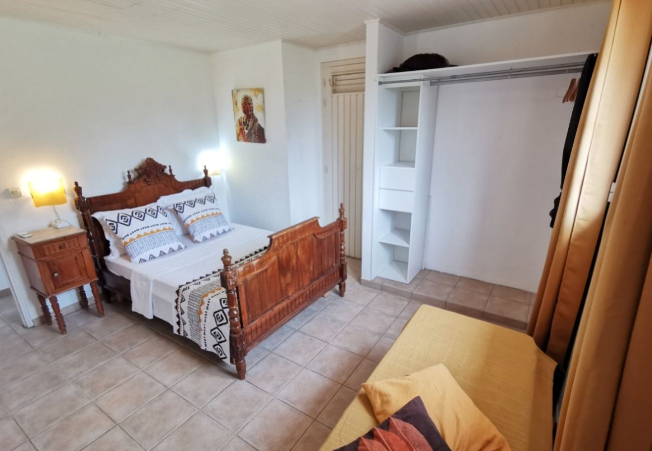 Villa à Sainte-Anne - Villa à Sainte Anne Ref M055b 3ch + 1 appt piscine