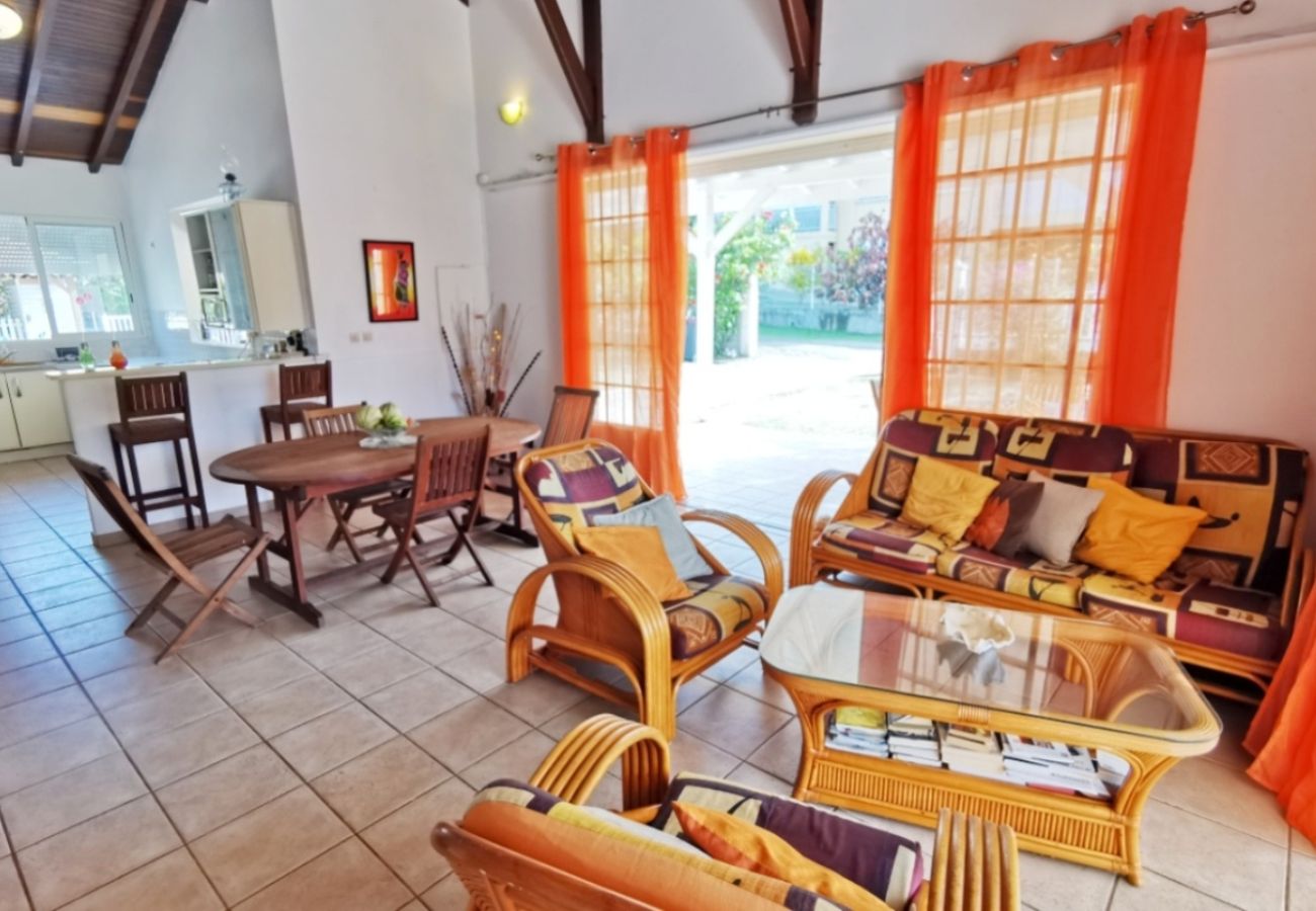 Villa à Sainte-Anne - Villa à Sainte Anne Ref M055b 3ch + 1 appt piscine