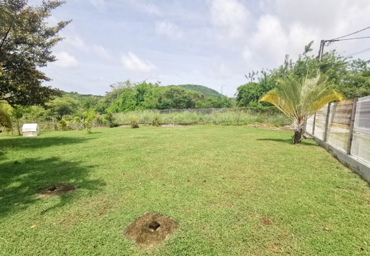 Villa à Sainte-Anne - Villa à Sainte Anne Ref M055b 3ch + 1 appt piscine